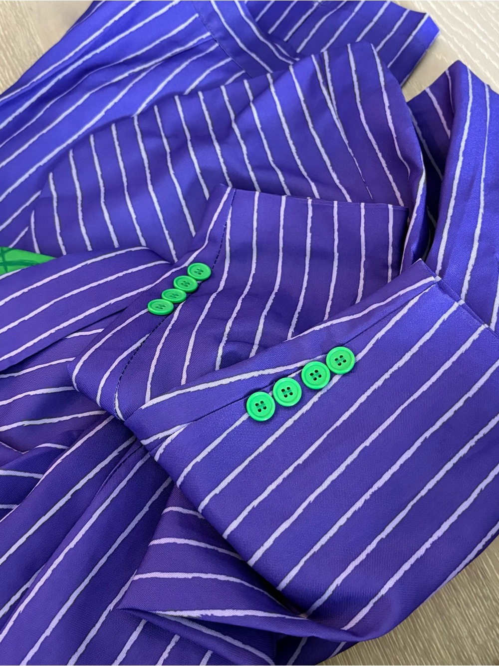 Spirit Halloween Adult Joker Suit from Batman Costume - Picture 10 of 12